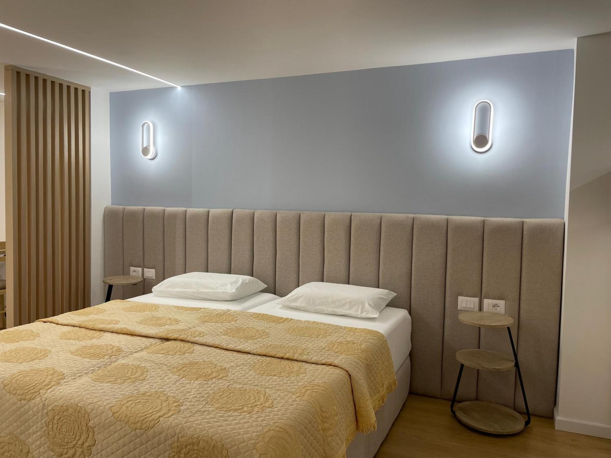 Tesa Studio Tiranë Luaran gambar